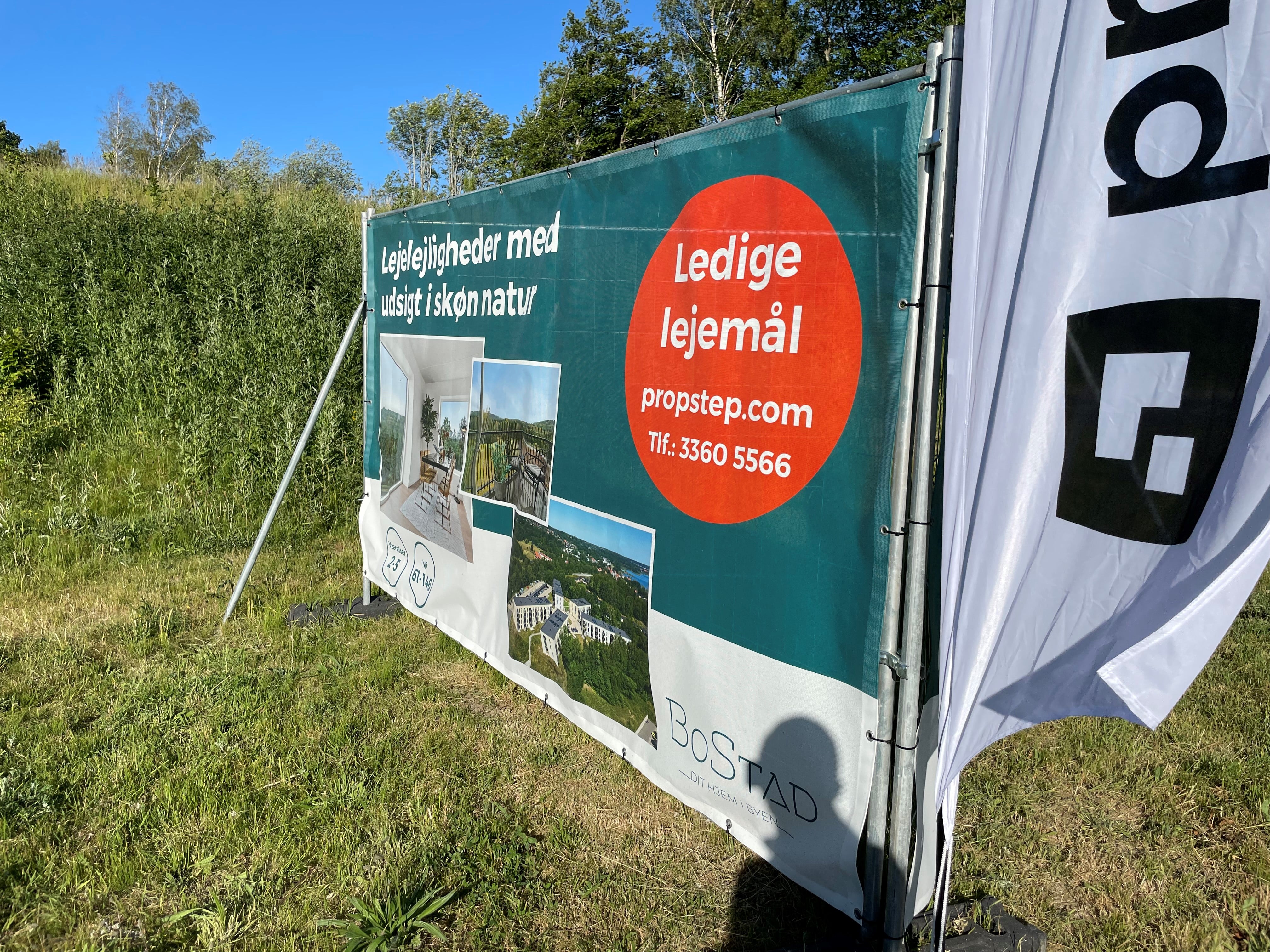 Banner på hegn - Propstep