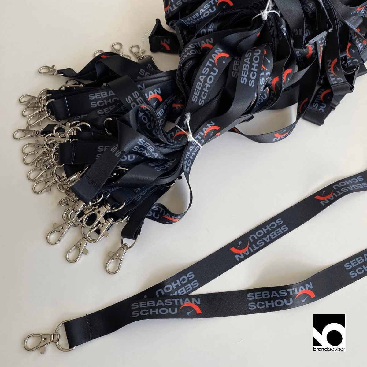Keyhangers med logo til Sebastian Schou