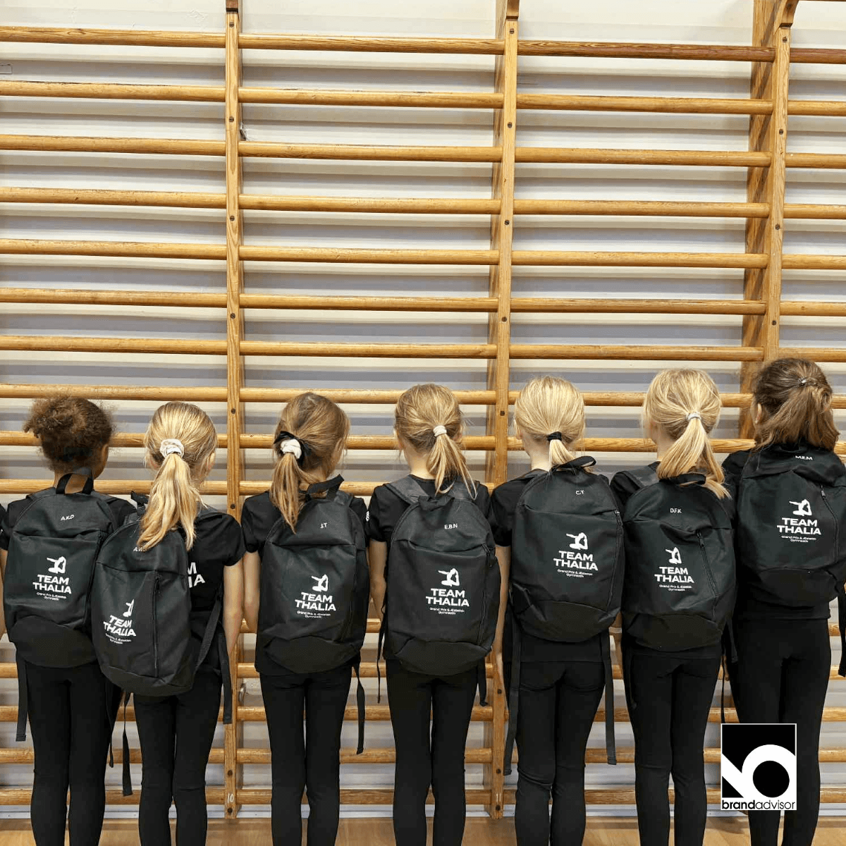 Tasker med logo og navne