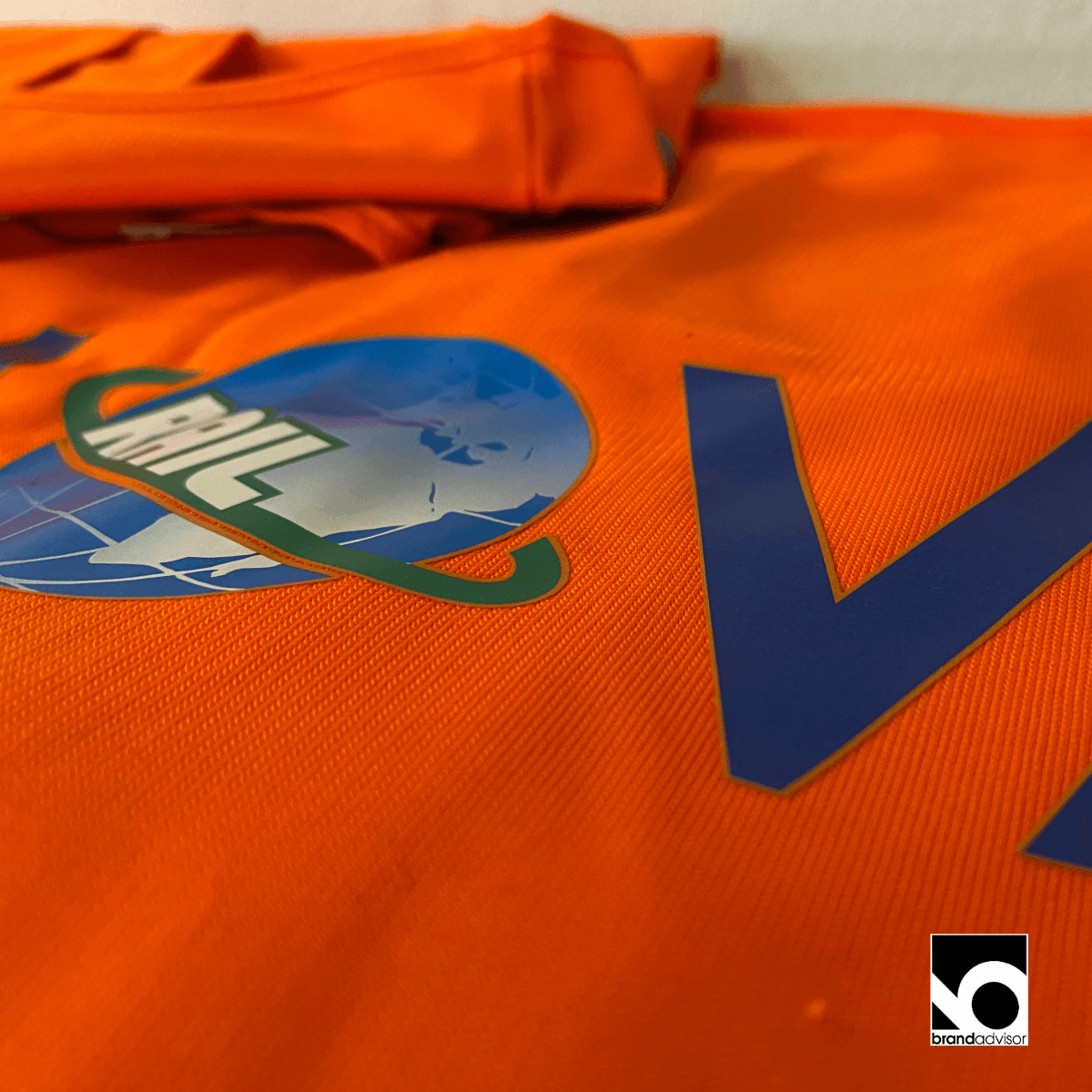 Orange sikkerhedsvest med logo