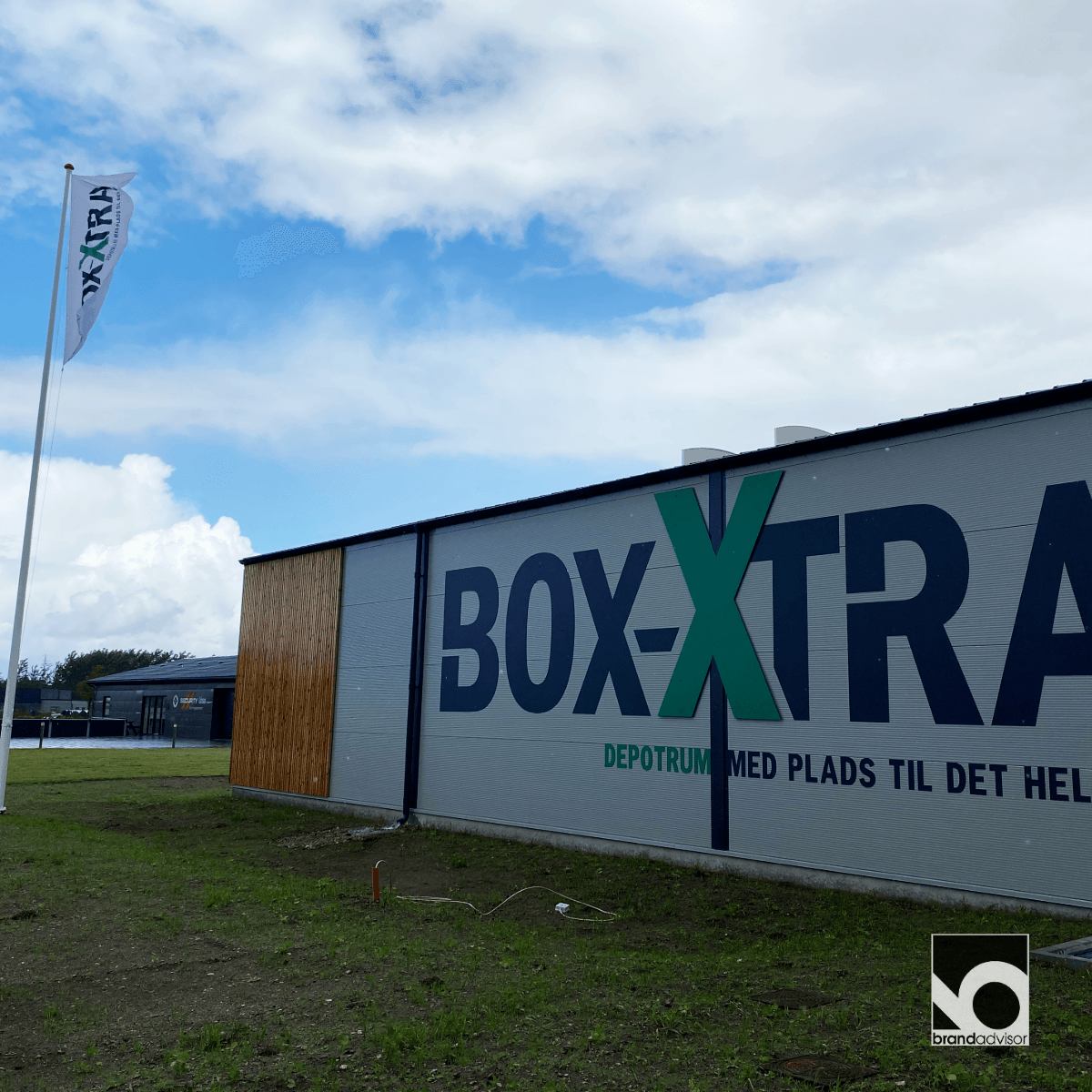 Flag og skilte løsning til Box-Xtra i Billund